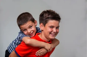 К чему снится брат